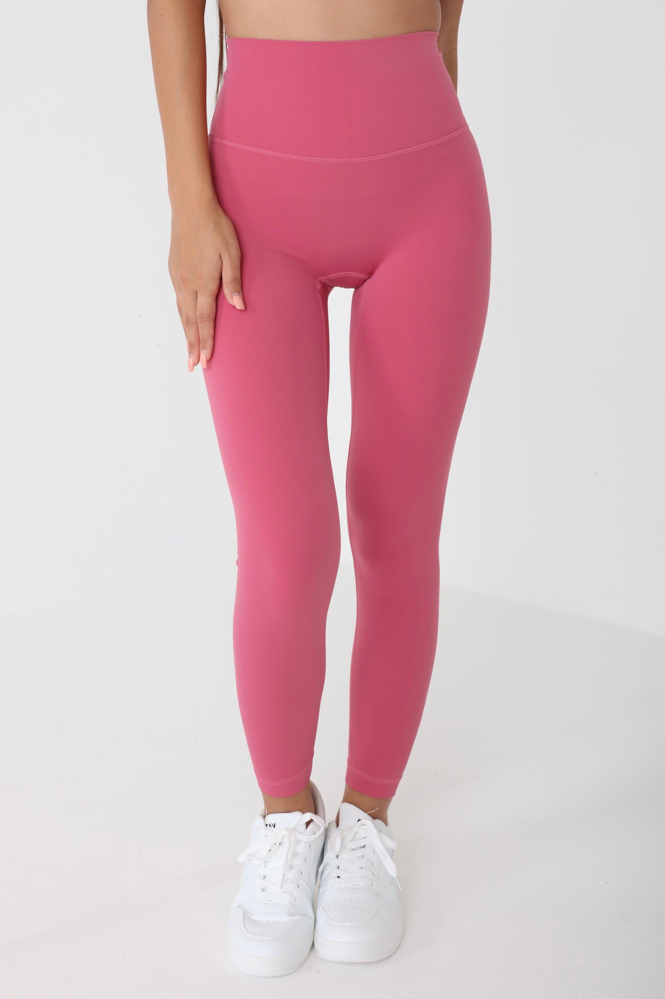 JUV fresh legging in pink color, close up front view.