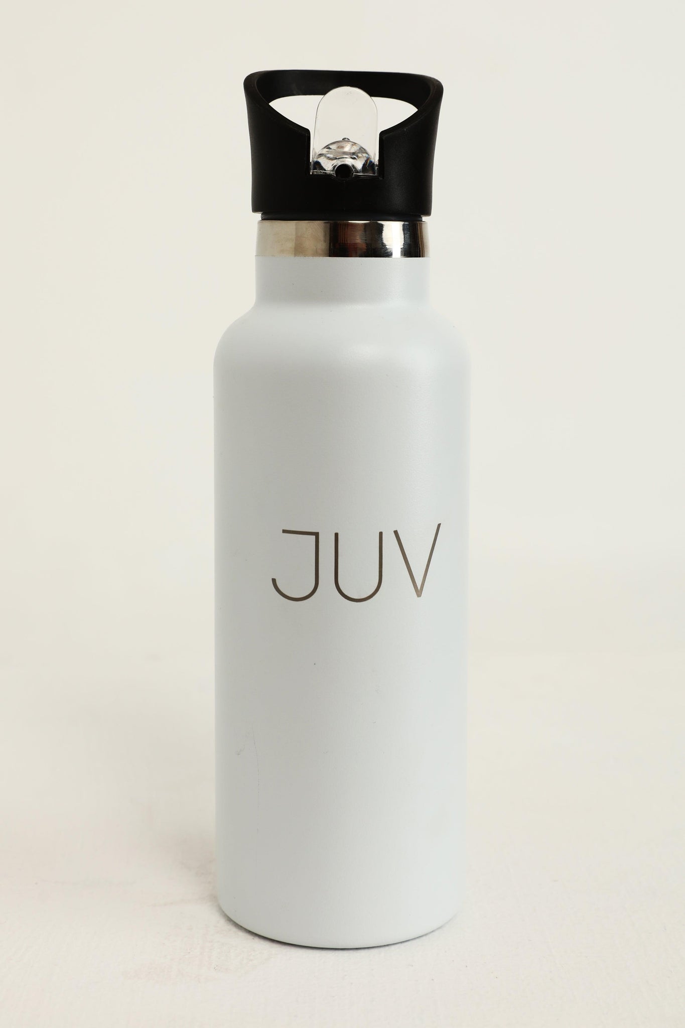 JUV pure thermal bottle with sipper in white, front view.