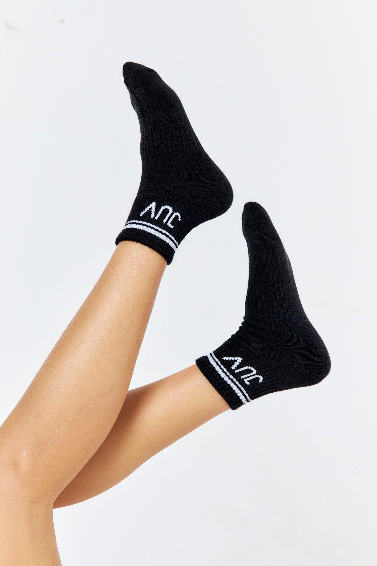 JUV quality ankle socks in black. 